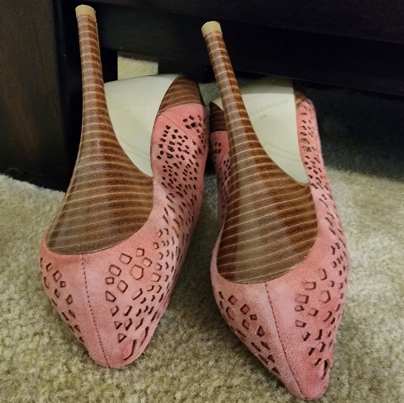 Enzo Angiolini Sully Pink Suede Laser Cut Peep-toe Pumps - Picture 7 of 9
